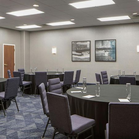 Courtyard By Marriott Chicago Downtown/River North Экстерьер фото