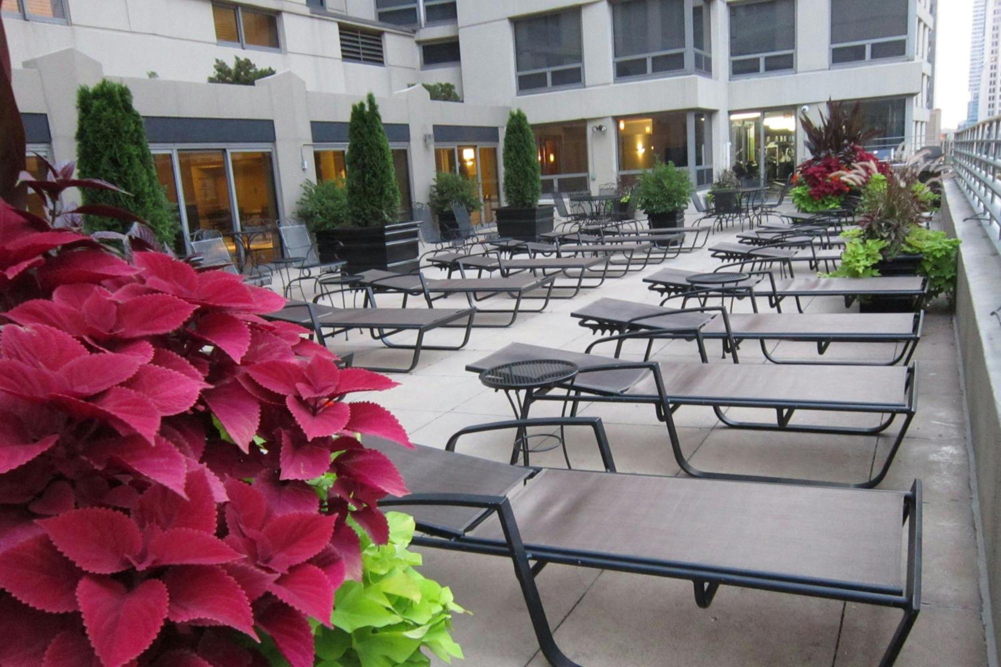 Courtyard By Marriott Chicago Downtown/River North Экстерьер фото