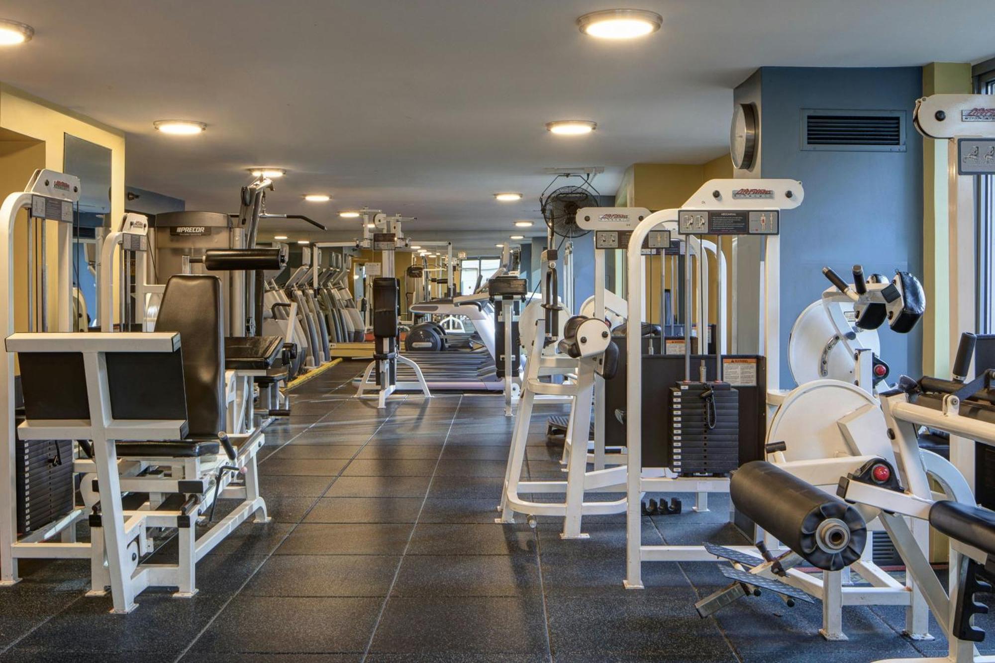Courtyard By Marriott Chicago Downtown/River North Экстерьер фото