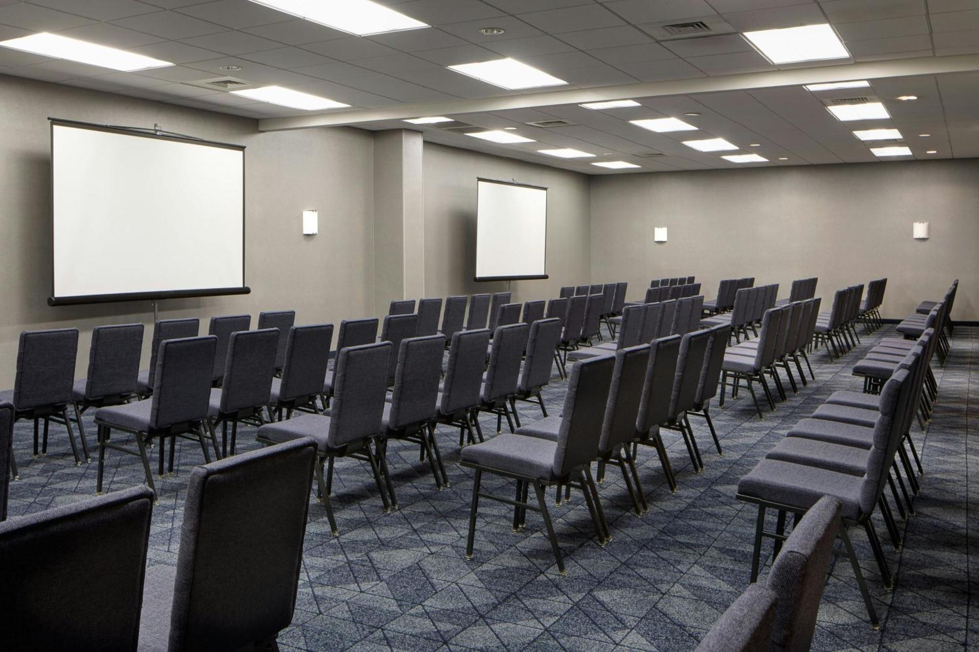 Courtyard By Marriott Chicago Downtown/River North Экстерьер фото