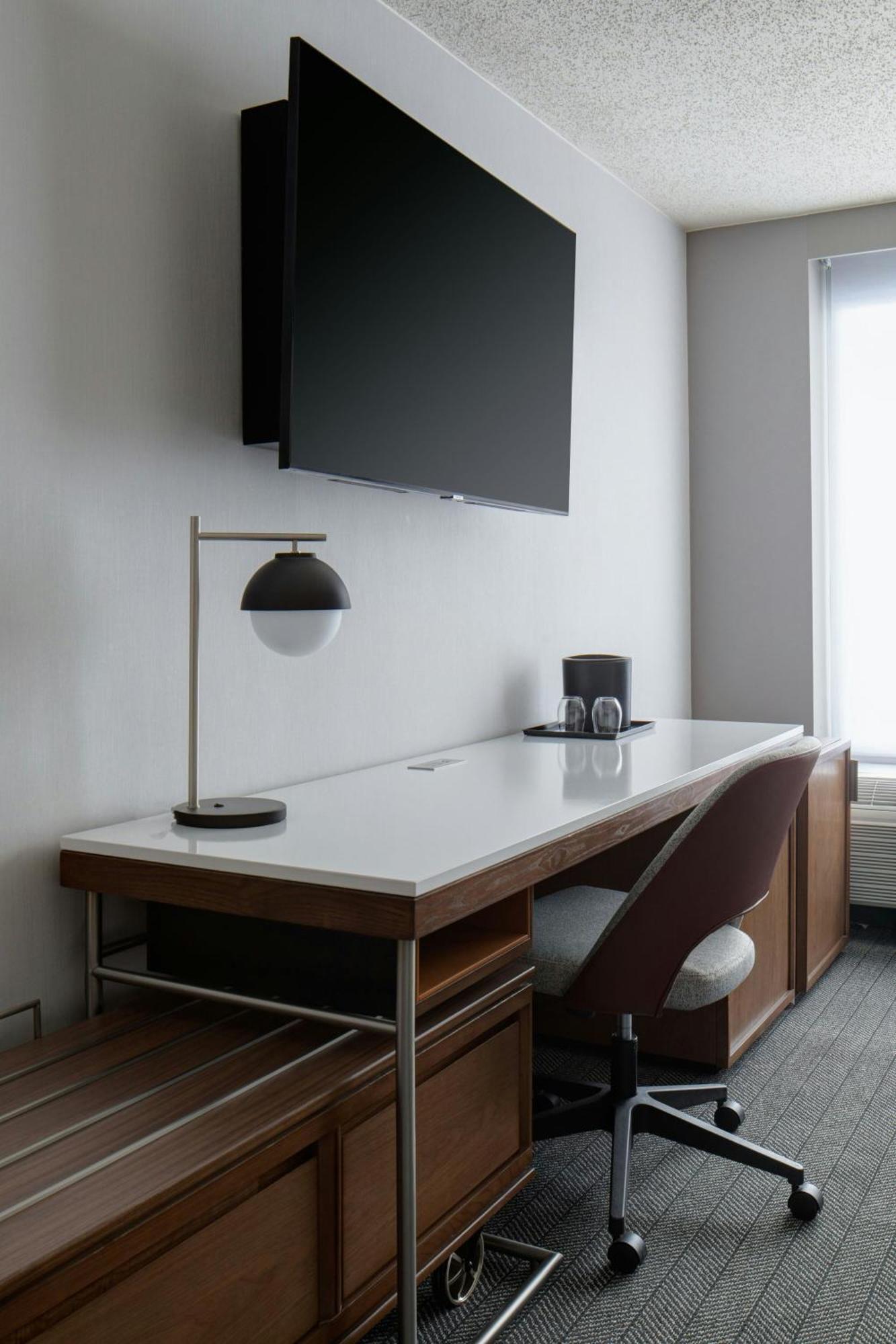 Courtyard By Marriott Chicago Downtown/River North Экстерьер фото