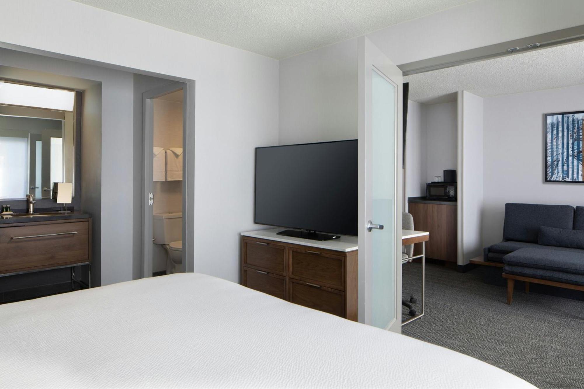 Courtyard By Marriott Chicago Downtown/River North Экстерьер фото