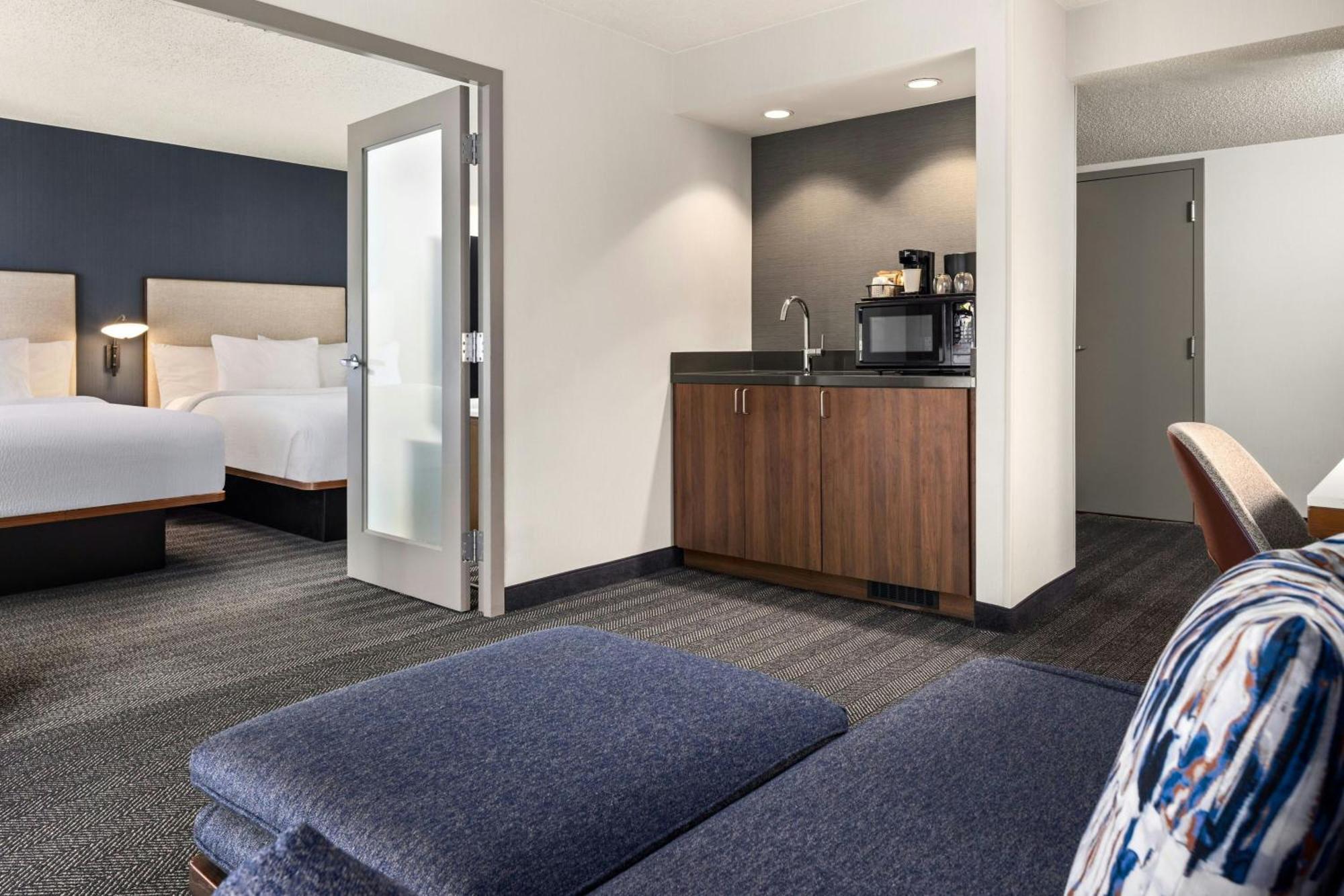 Courtyard By Marriott Chicago Downtown/River North Экстерьер фото