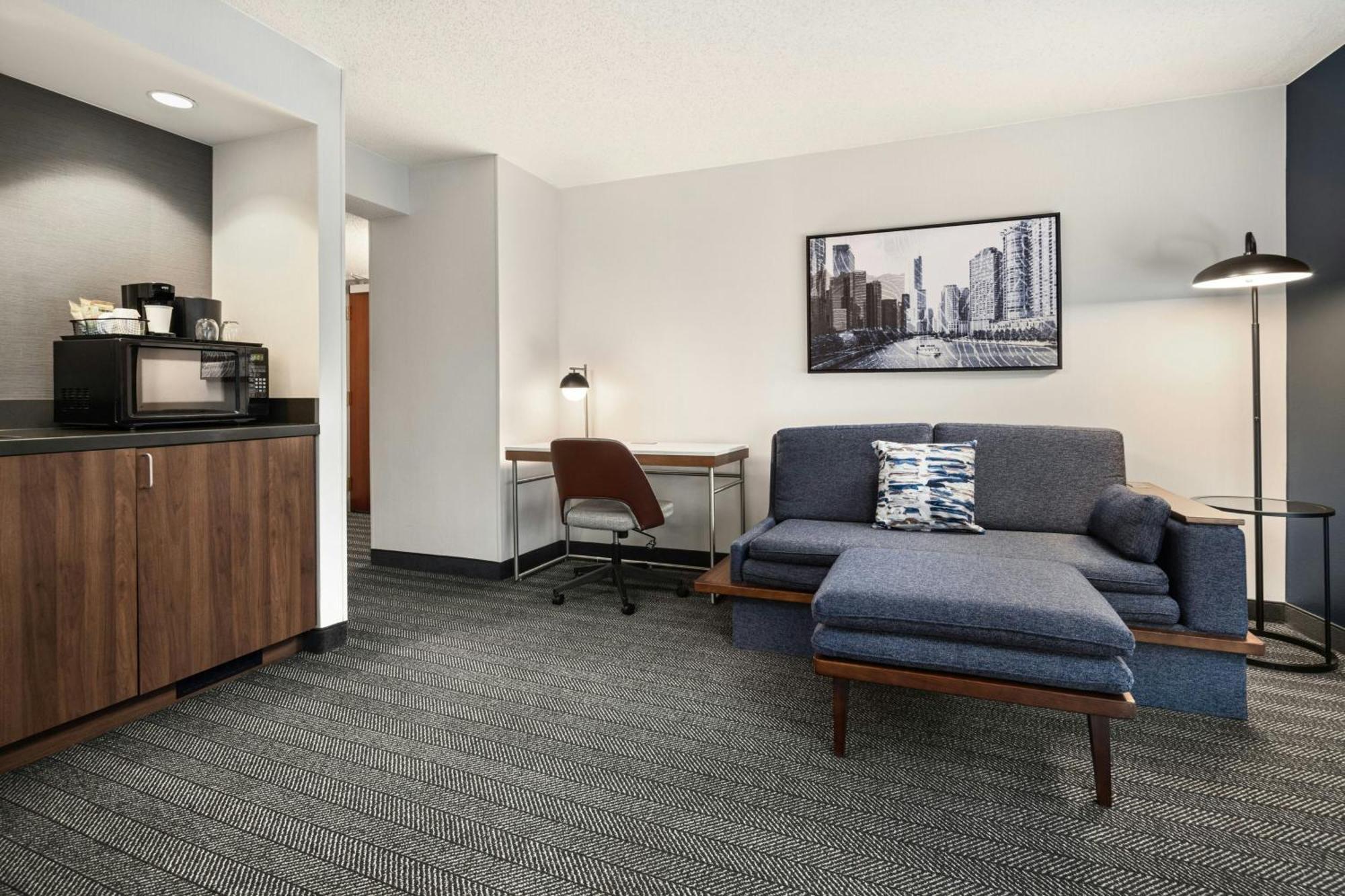 Courtyard By Marriott Chicago Downtown/River North Экстерьер фото