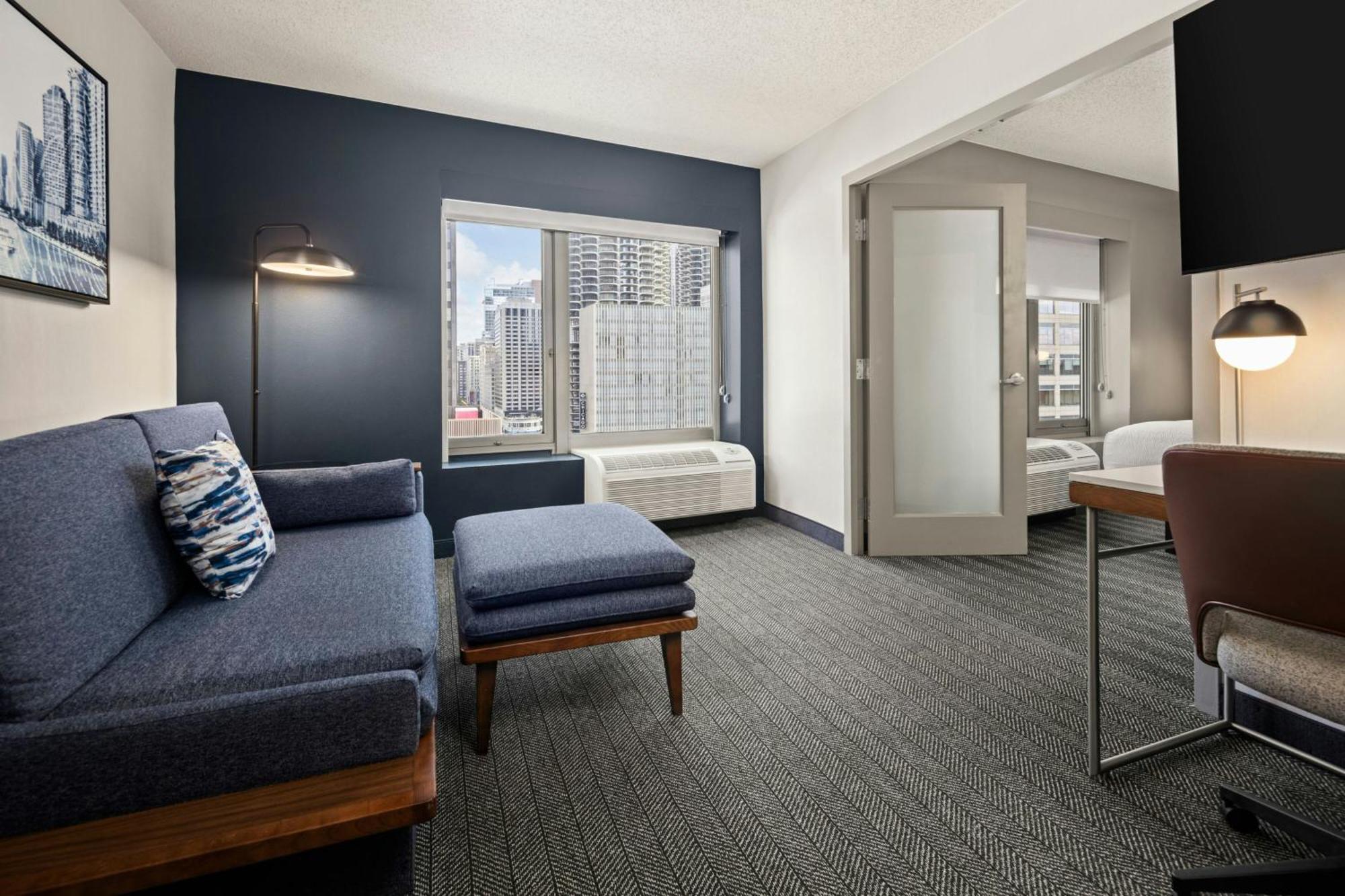 Courtyard By Marriott Chicago Downtown/River North Экстерьер фото