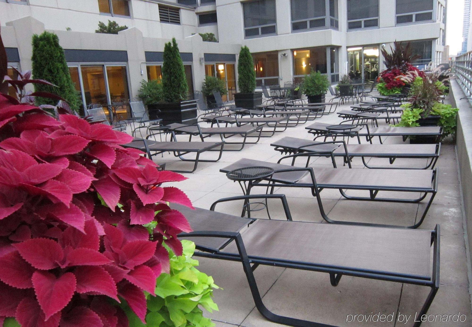 Courtyard By Marriott Chicago Downtown/River North Экстерьер фото