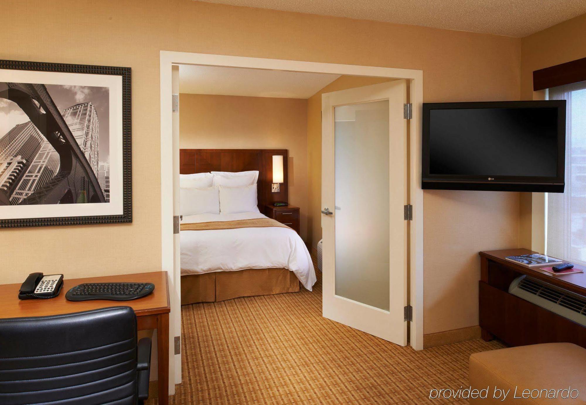 Courtyard By Marriott Chicago Downtown/River North Экстерьер фото