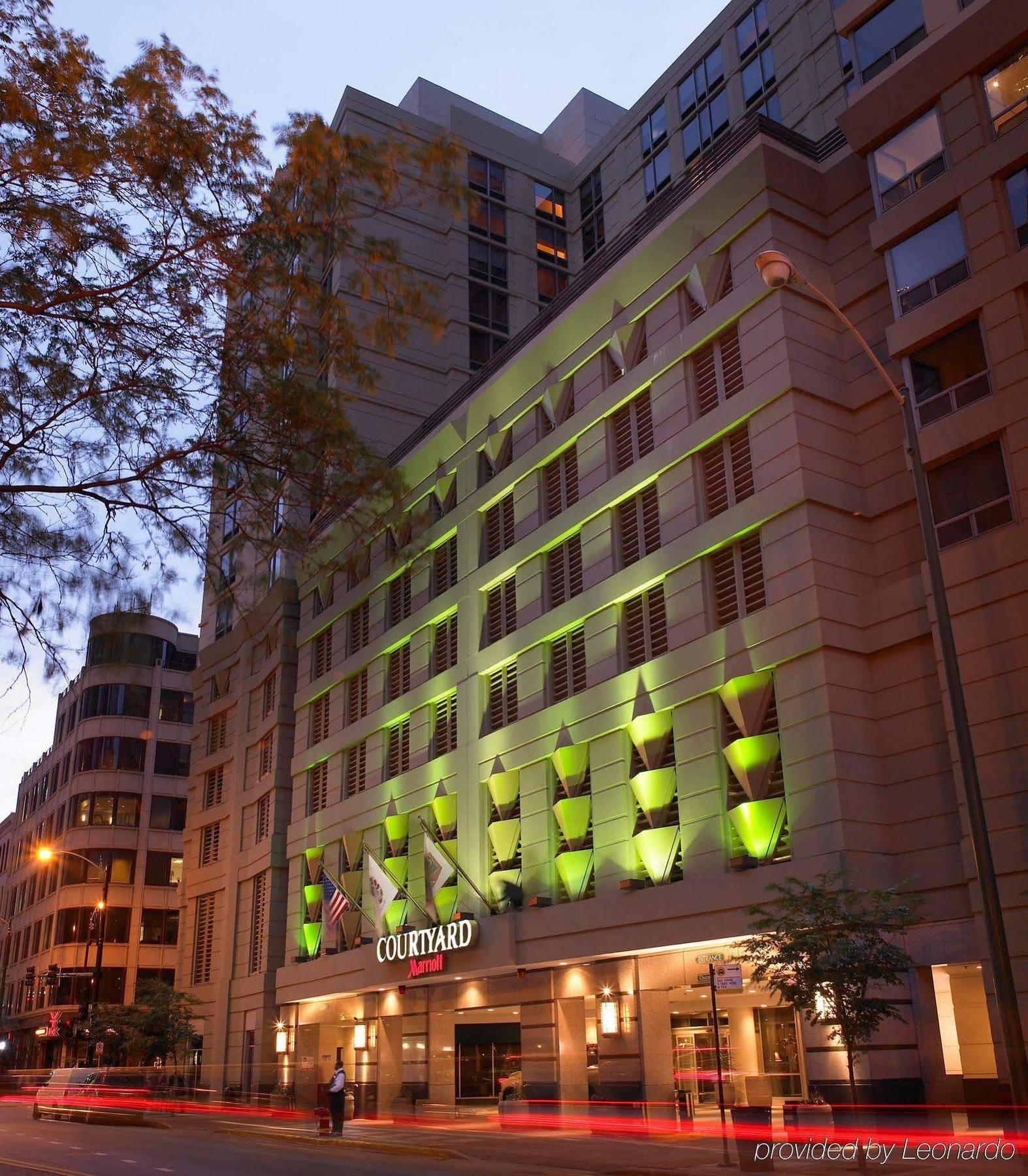 Courtyard By Marriott Chicago Downtown/River North Экстерьер фото