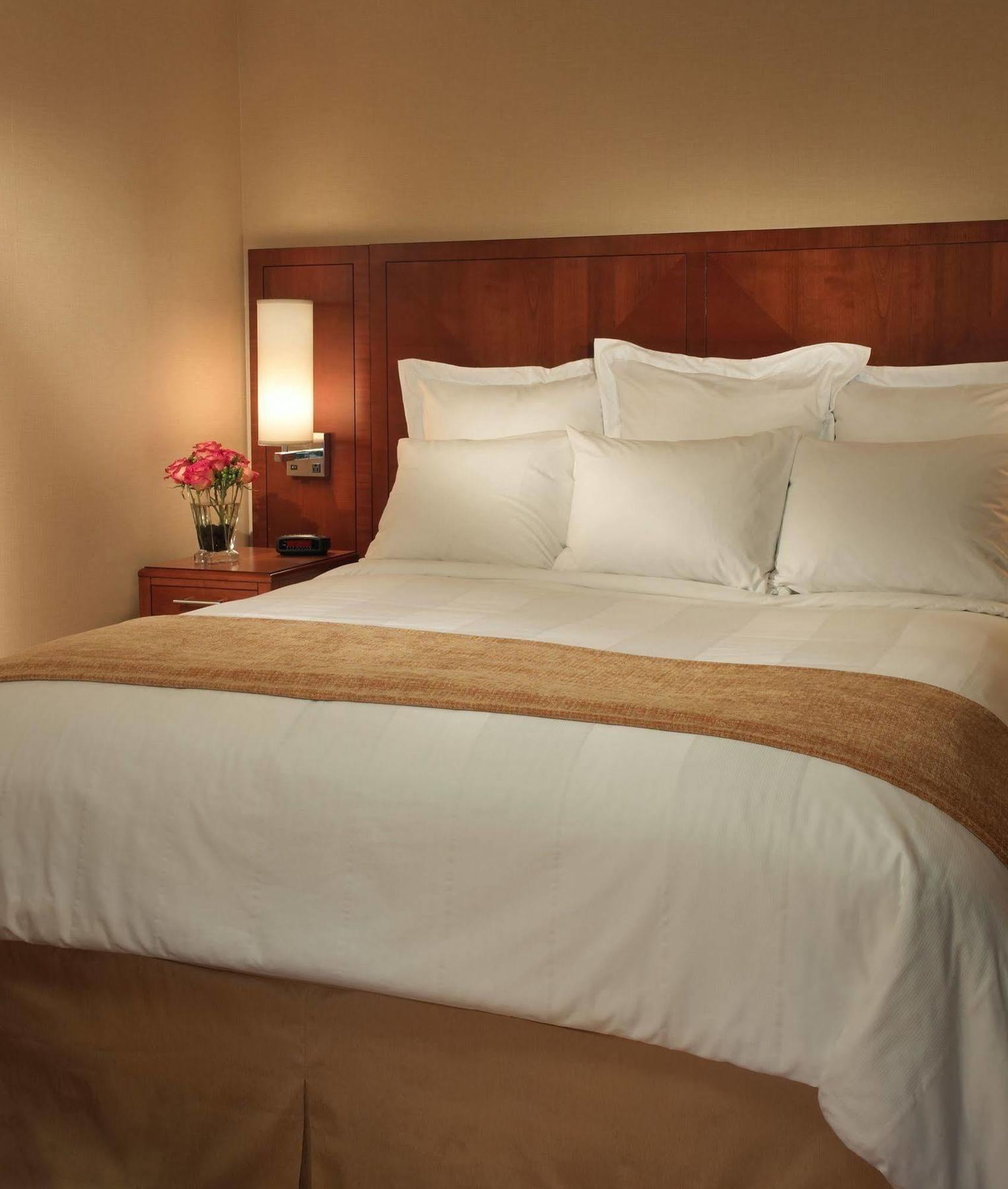 Courtyard By Marriott Chicago Downtown/River North Экстерьер фото